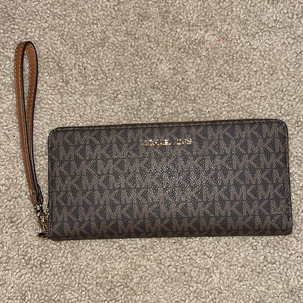 LARGE MICHAEL KORS WALLET